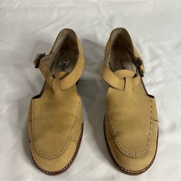 Eddie Bauer Womens size 8 Tan Leather Suede Buckle Flat Sandal Gorp Closed Toe - Picture 3 of 8